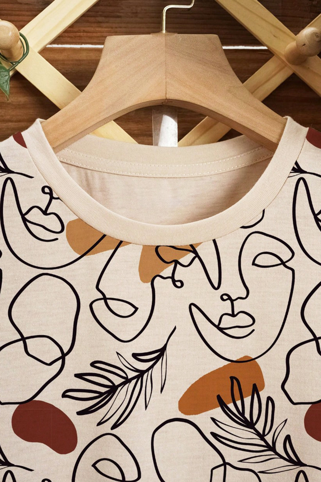 Line‑Art Face Print Top  shirt’s